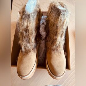 Steve Madden Blizzard Faux Fur Pull-On Platform Boots / Size 9